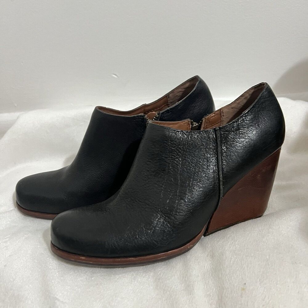 Kork-Ease Holmes Booties Size 9.5 Black Leather Ankle Wedge Comfort Modern Boots